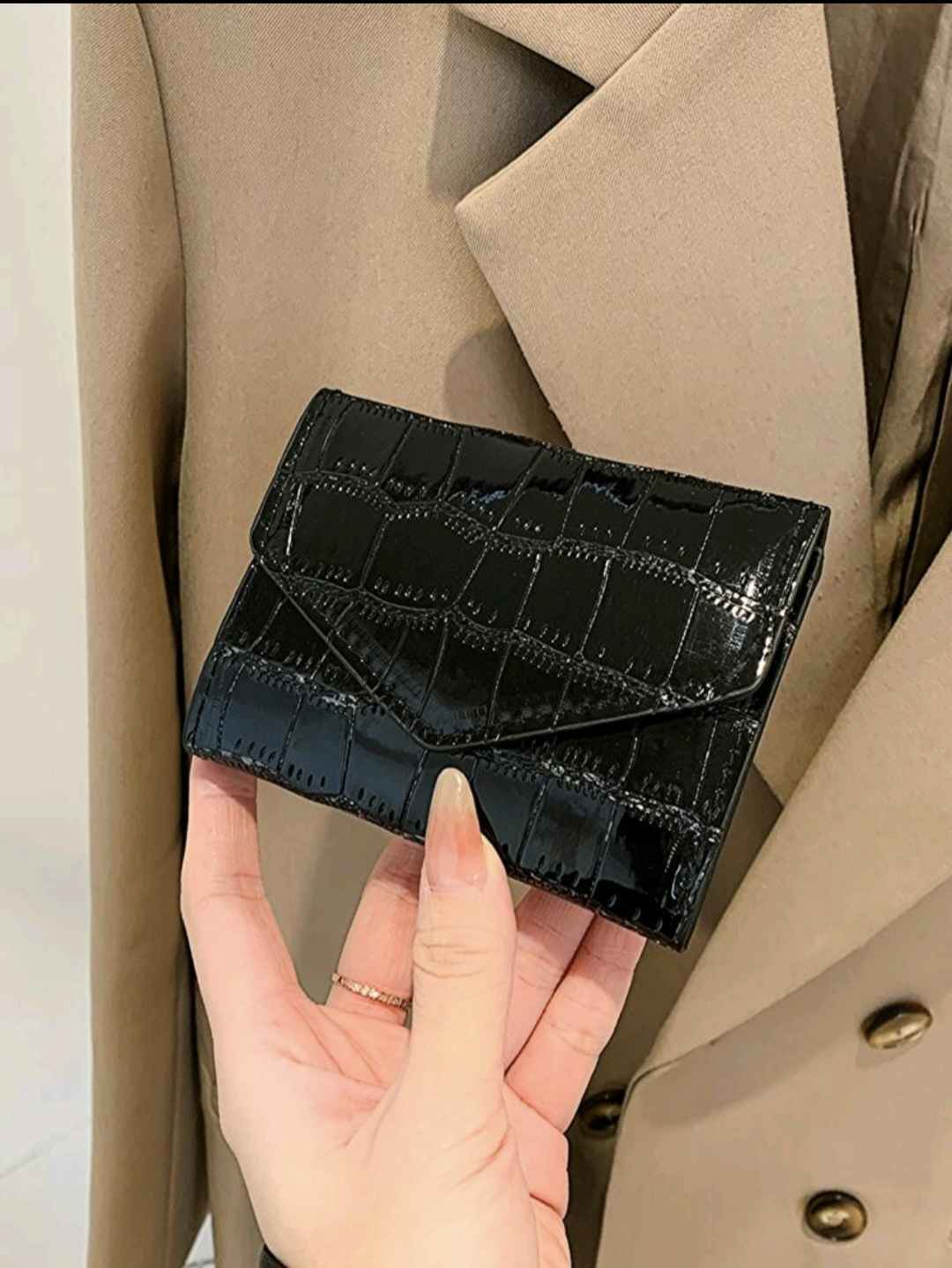 🖤 Shiny Black Wallet – Glam & Sleek